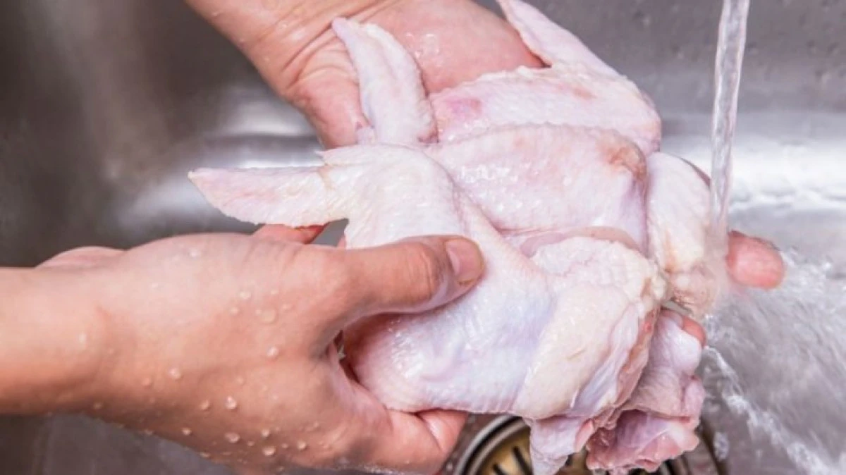 Cum eliminăm toxinele din carnea de pui cumpărată din comerț