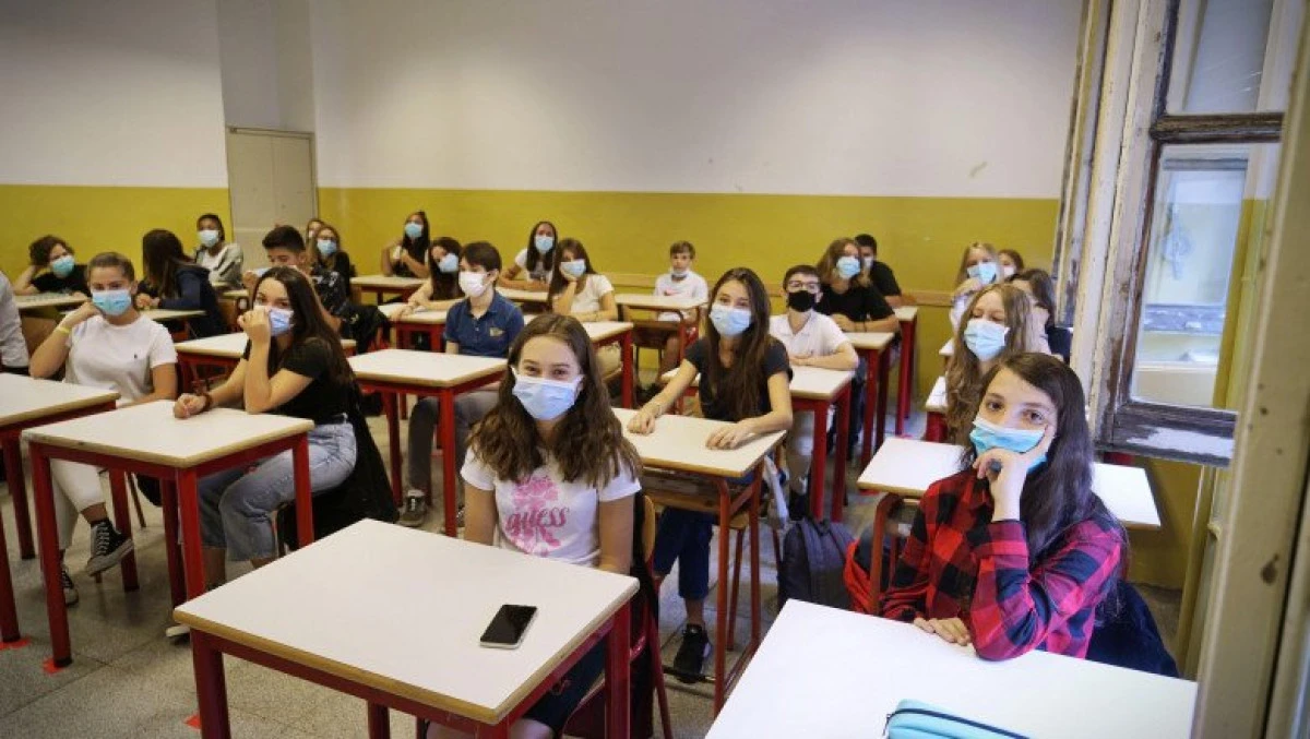 Cum începe școala în septembrie. Pragurile de la care elevii vor face școală online ar putea fi modificate