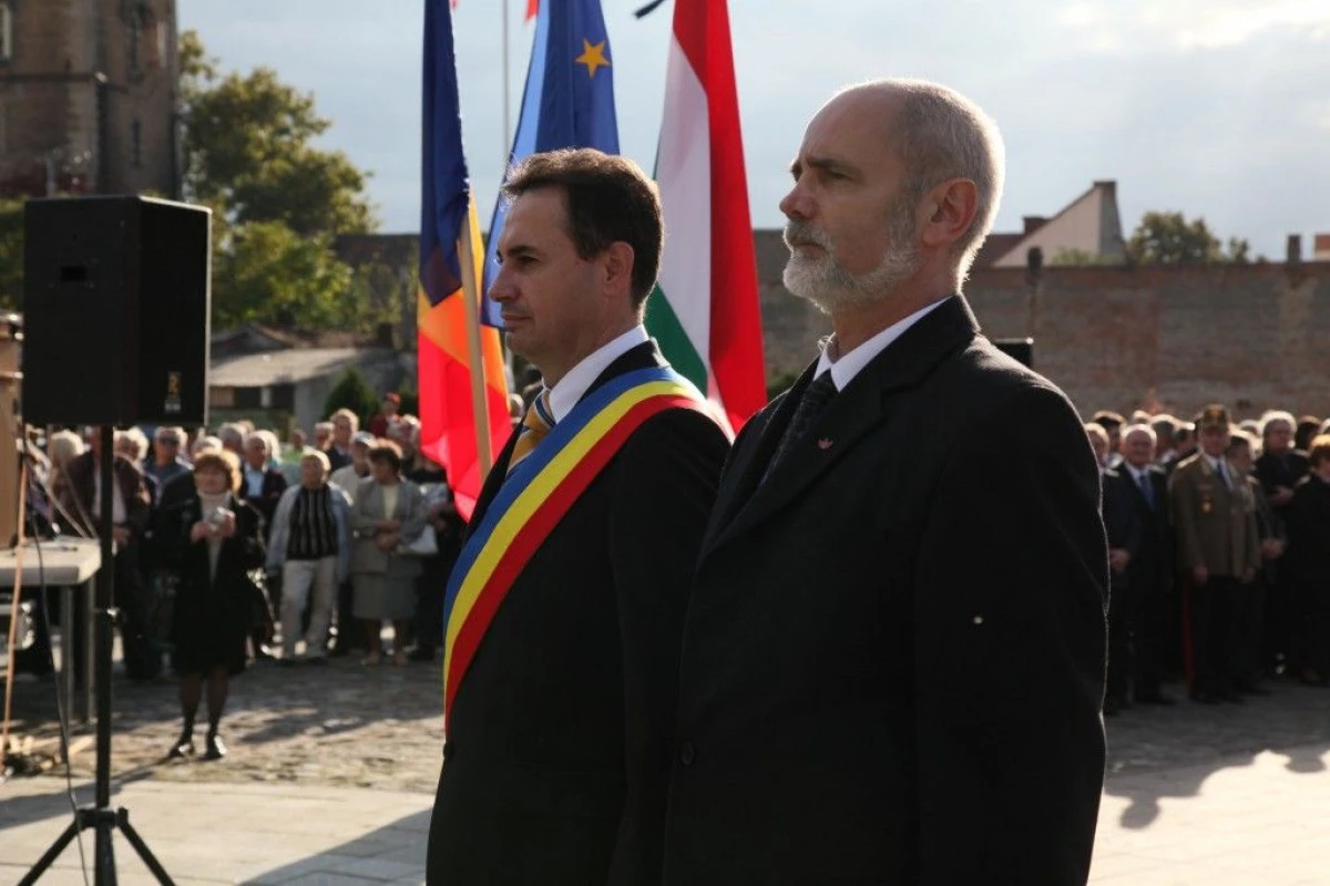 CUM SE INTRETIN PRIETENIILE POLITICE: SEDIUL UDMR ARAD, REPARAT PE BANII PRIMARIEI!