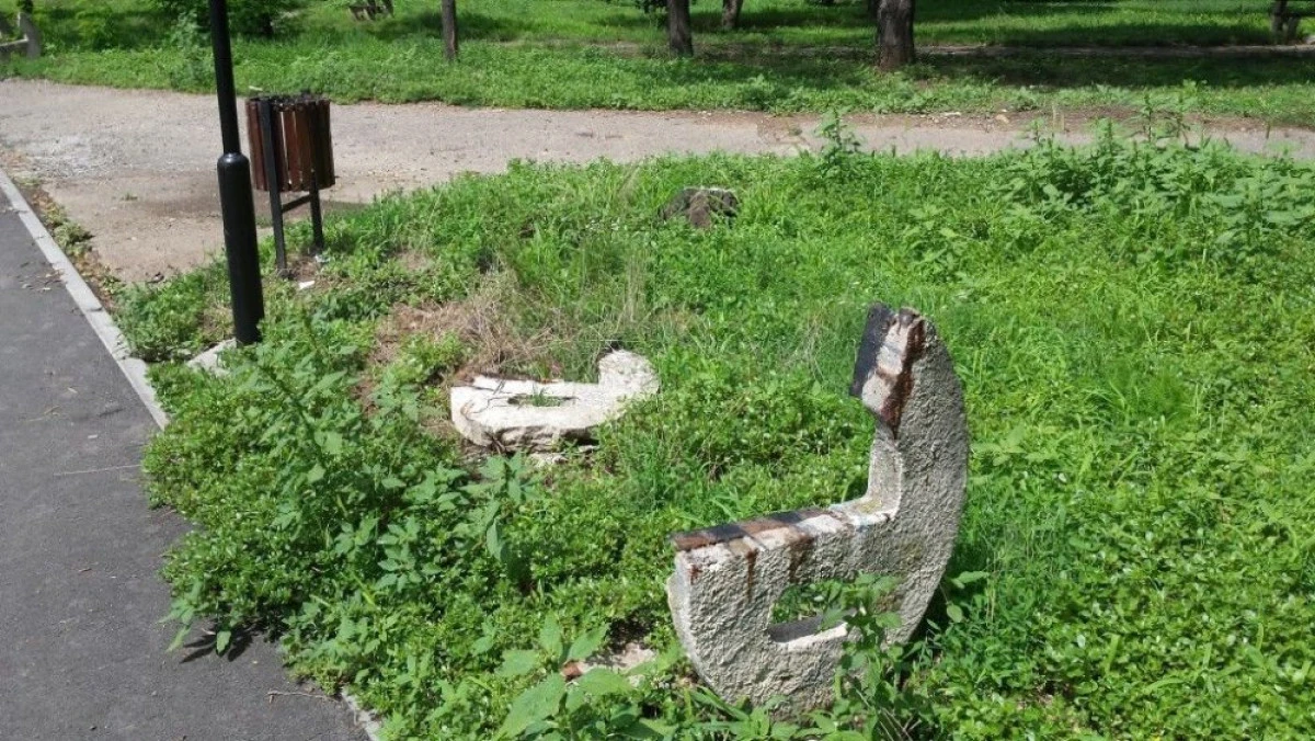 CUM SE SIFONEAZA BANUL PUBLIC: INTAI DISTRUGEM, APOI REFACEM LA PRETURI ASTRONOMICE