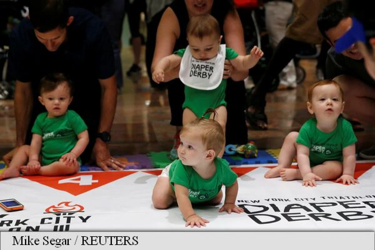 Cursa bebelușilor, un eveniment cu biberoane autorizate unde toată lumea râde
