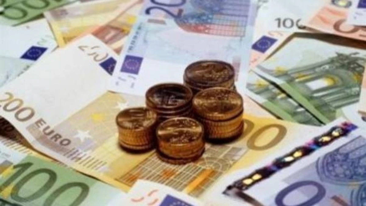 Cursul valutar, tot mai aproape de maximul istoric din 2012