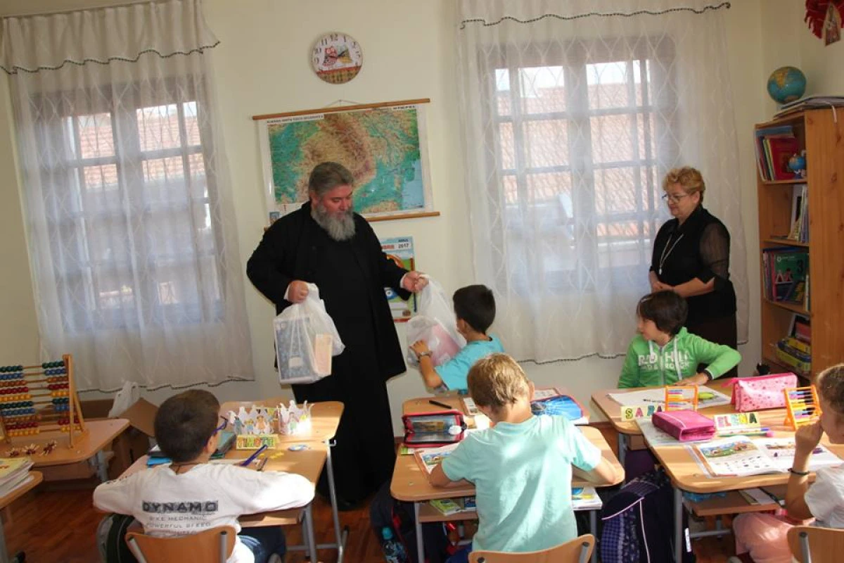 Daruri pentru copiii de la Școala Sfântul Ierarh Nicolae din Arad