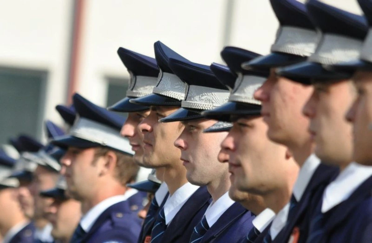 Data la care are loc admiterea pentru şcolile de agenţi sau subofiţeri de poliție