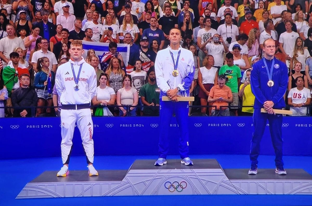 David Popovici, după titlul olimpic: "Mi-au dat lacrimile și pe podium, a fost o luptă de câini!"