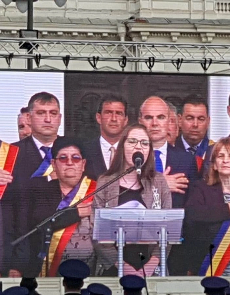 De-a dreptul penal! Primăria a „spart“ 300.000 de lei ca să-l prezinte pe Rareș Bogdan arădenilor