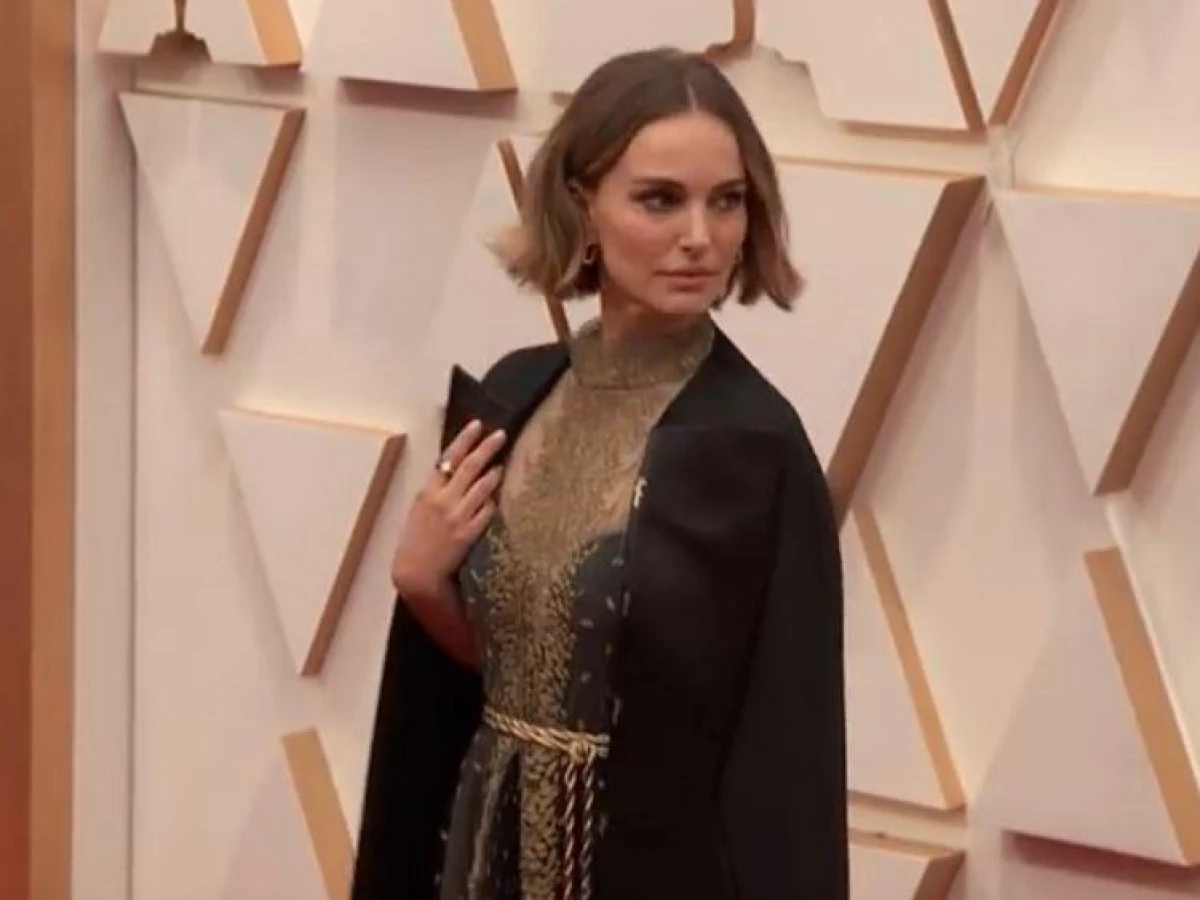 De ce a mers Natalie Portman la Oscar cu o robă pe care era brodat numele femeilor regizor