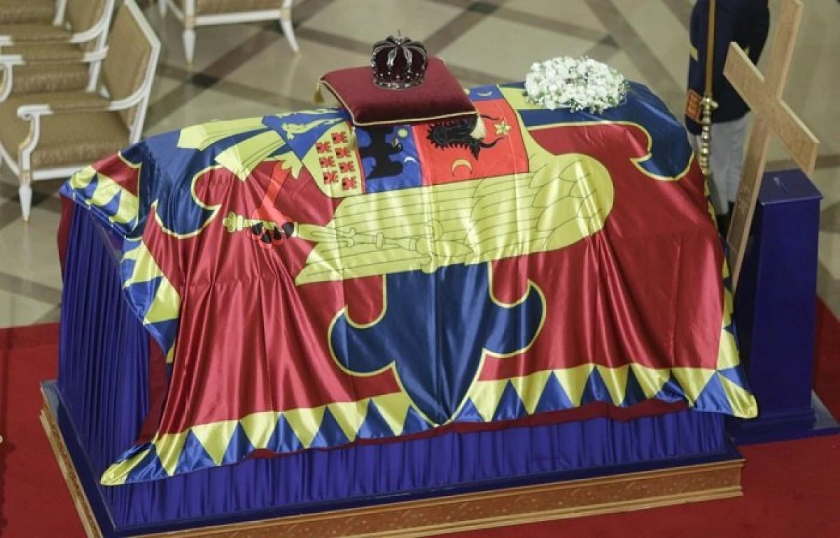 De ce Coroana de Oţel originală nu a putut fi folosită la funeralii