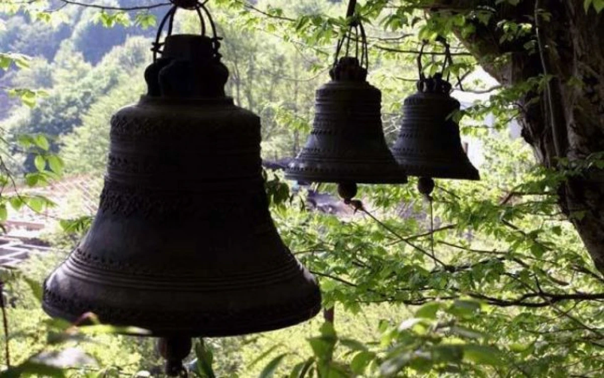 De Centenar. Clopote trase simultan, de 100 de ori, în toate localităţile din Alba
