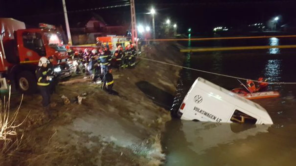 De la Arad spre casă, pe drumul morții! 9 muncitori au murit, în urma unui accident rutier