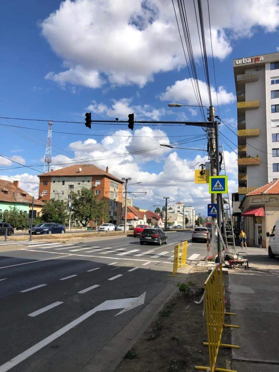 De vineri se pune în funcțiune semaforul din fața Liceului Naţional de Informatică