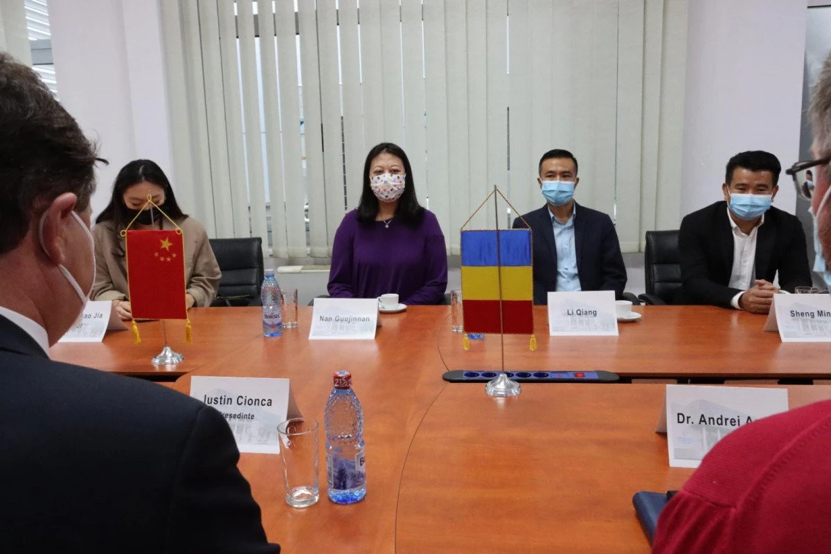Delegație a Casei Româno-Chineze, în vizită la Consiliul Județean Arad