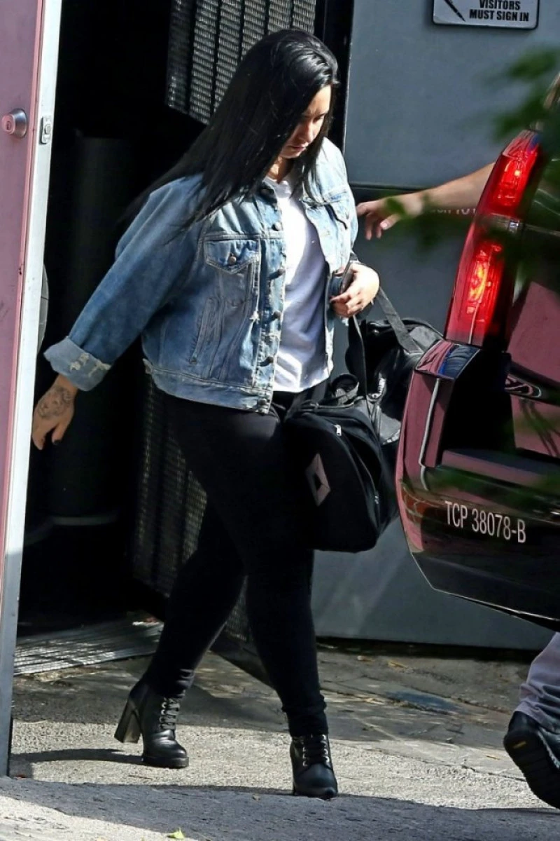 Demi Lovato, de nerecunoscut după ce a ieșit de la dezintoxicare