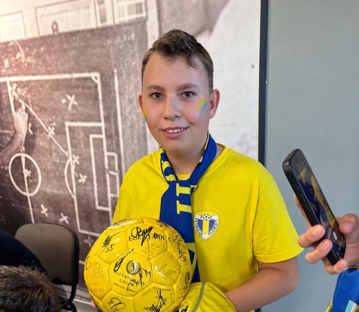 Denis are 13 ani, a trecut prin patru operații, iar acum scolioza severă îi amenință sănătatea și copilăria