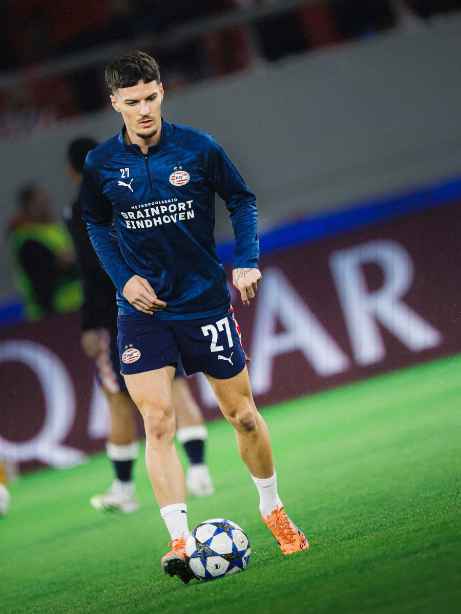 Dennis Man, la un pas de primul titlu de campion din carieră. PSV are nevoie de încă 7 victorii