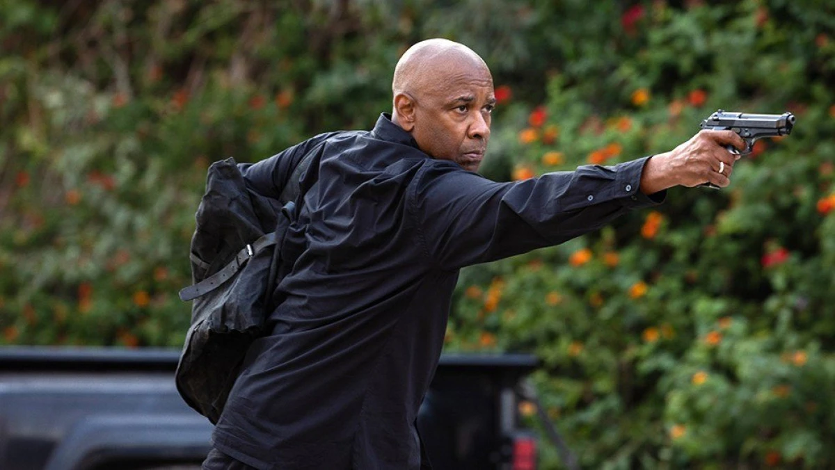 Denzel Washington a revenit pe prima poziție la box office cu un nou film sângeros