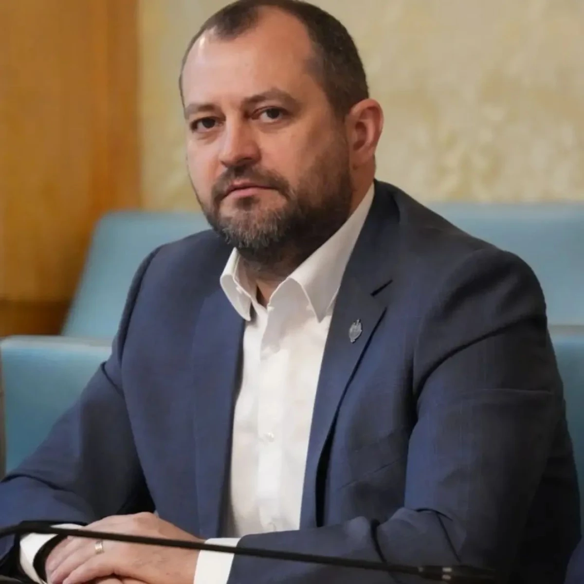 Deputat Răzvan Cadar: „PSD a format o majoritate imorală și netransparentă cu AUR și SOS în Parlament”