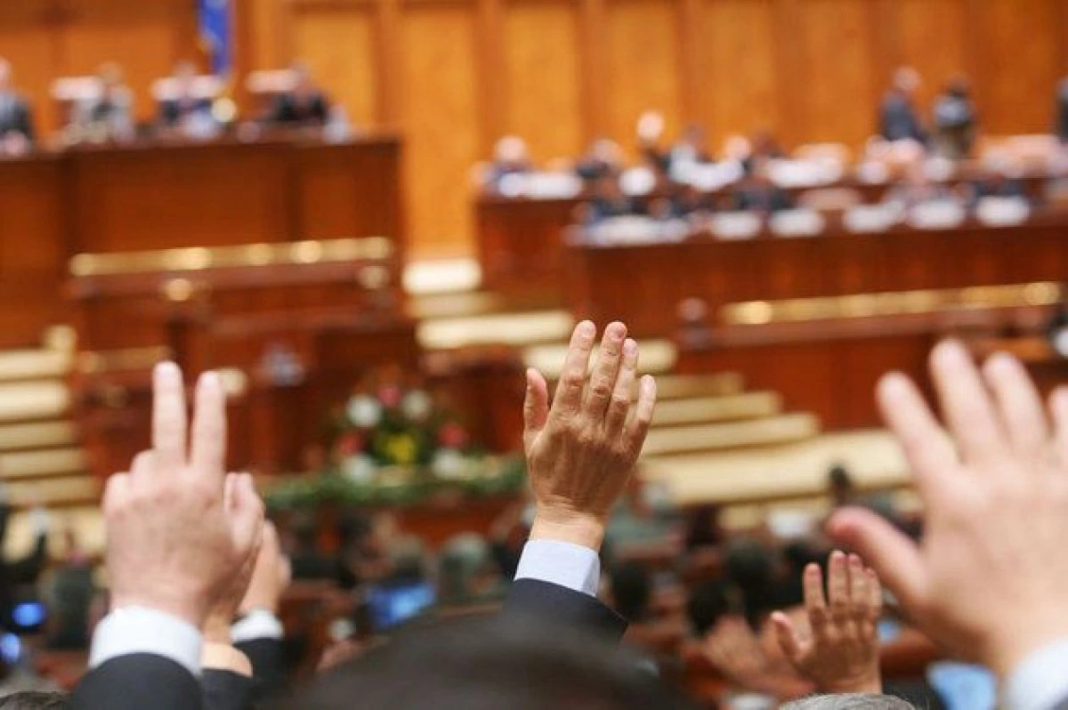 DEPUTATII AU RESPINS ORDONANTA 55/2014: TRASEISTII RAMAN CU MANDATELE
