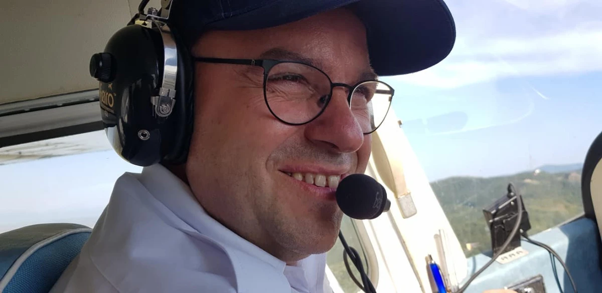 Deputatul Adrian Todor a primit „botezul“: e pilot comercial profesionist cu acte în regulă