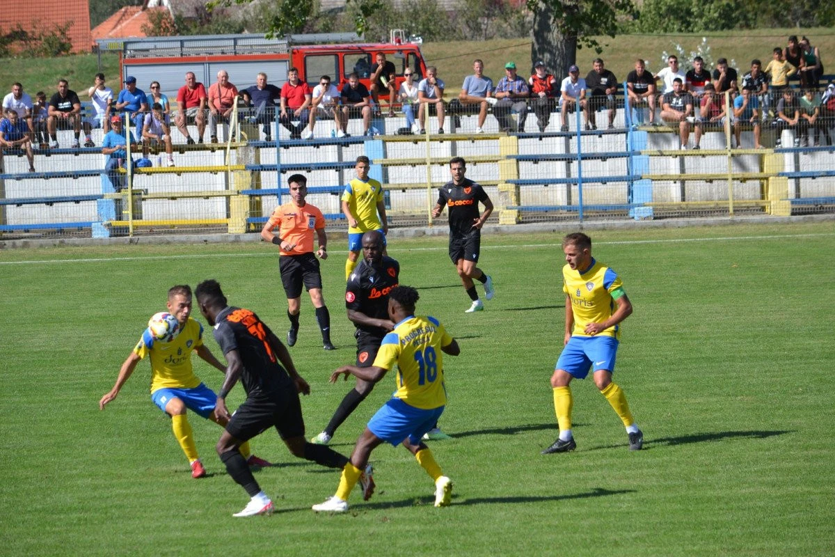 Derby arădean de play-off în Liga a III-a la fotbal, la Pecica vine Șoimii Lipova!