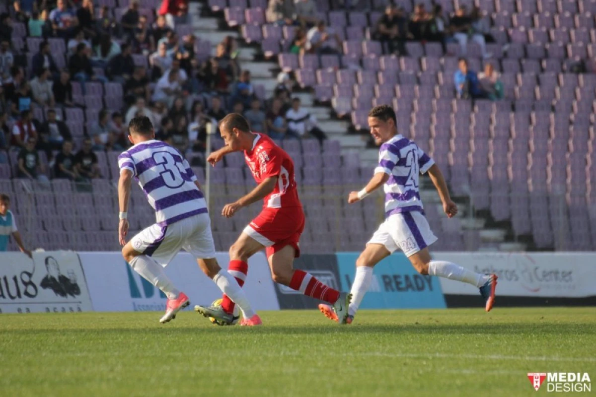 Derby-ul Vestului deschide intermediara din Liga a II-a