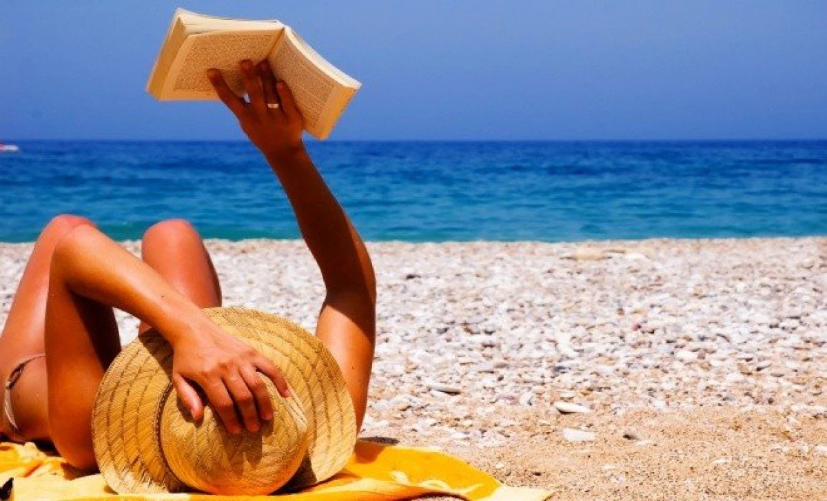Dermatologii avertizează! Să nu faci niciodată asta înainte de a merge la plajă