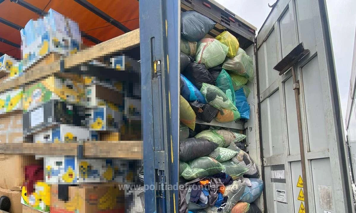 Deşeuri din Germania, oprite la frontiera cu Ungaria. Aproximativ 44 de tone de îmbrăcăminte second-hand