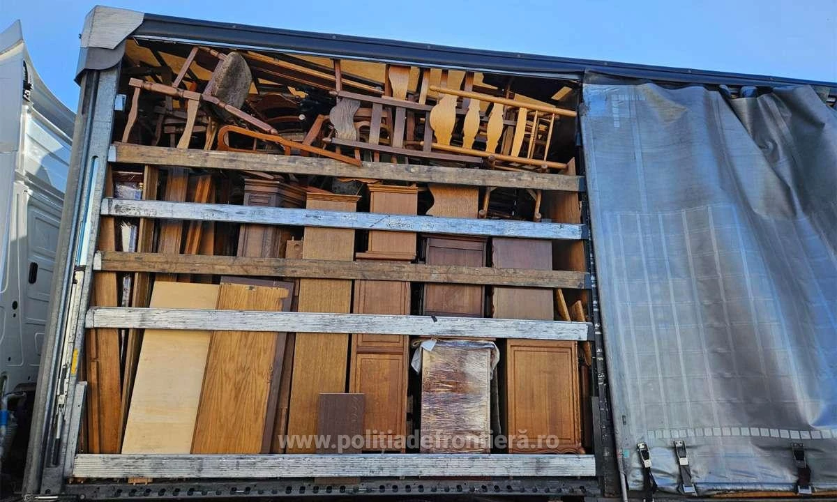 Deşeuri din Olanda oprite la Nădlac II. Aproximativ 10 tone de mobilă
