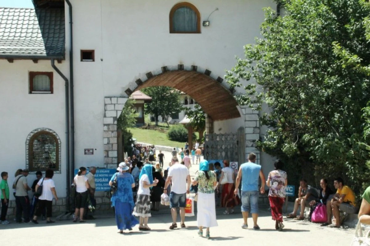 Deținătorul mărcii „Arsenie Boca“ descinde și la Prislop