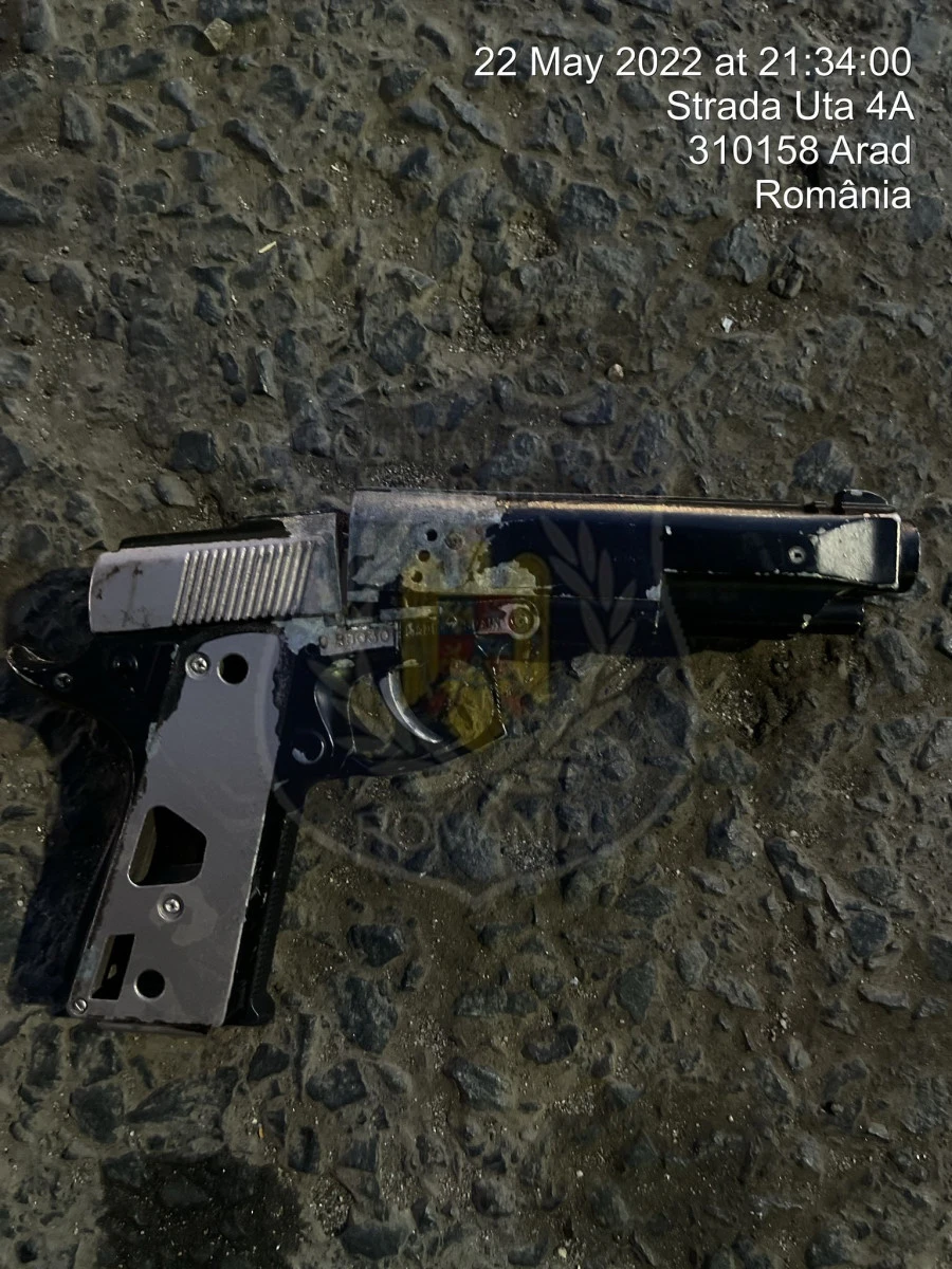 Deținea ilegal un pistol pe care intenționa să îl vândă