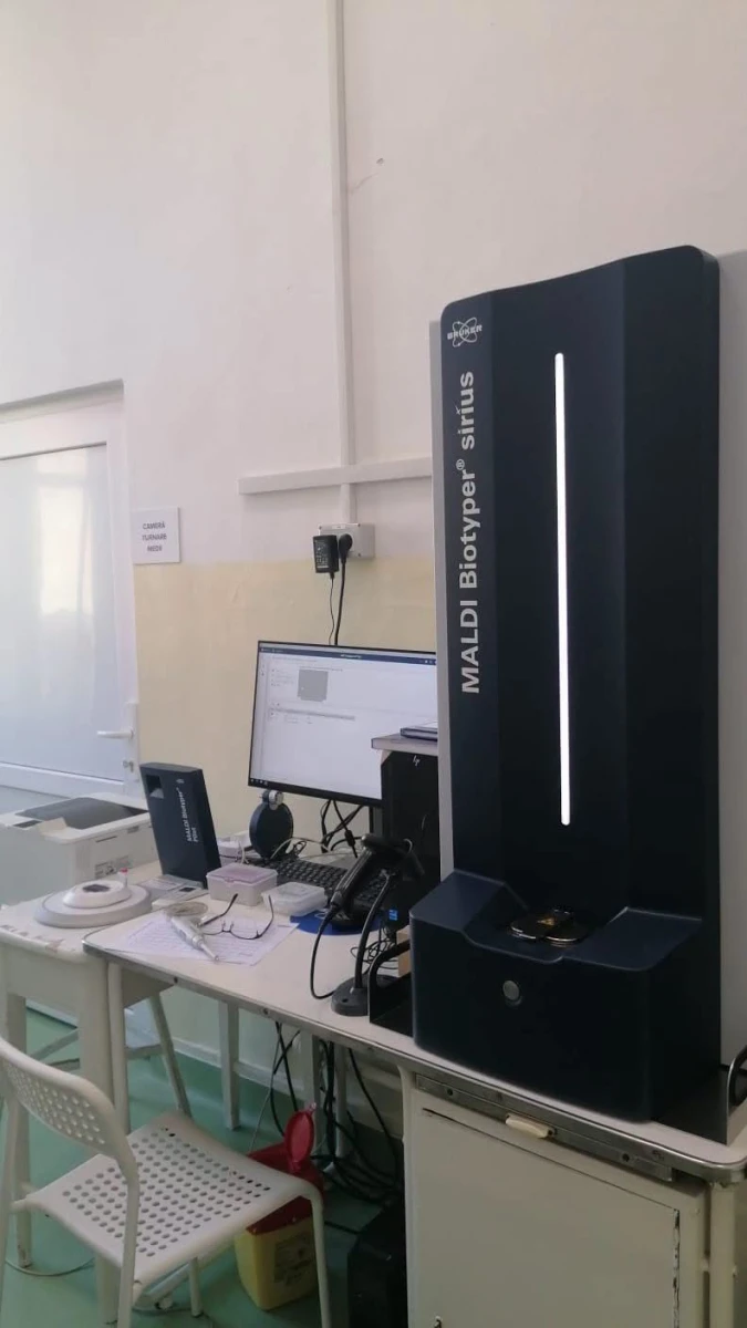 Diagnostic salvator în câteva minute la Spitalul Județean Arad. Un pacient cu meningoencefalită a fost tratat rapid datorită aparaturii moderne