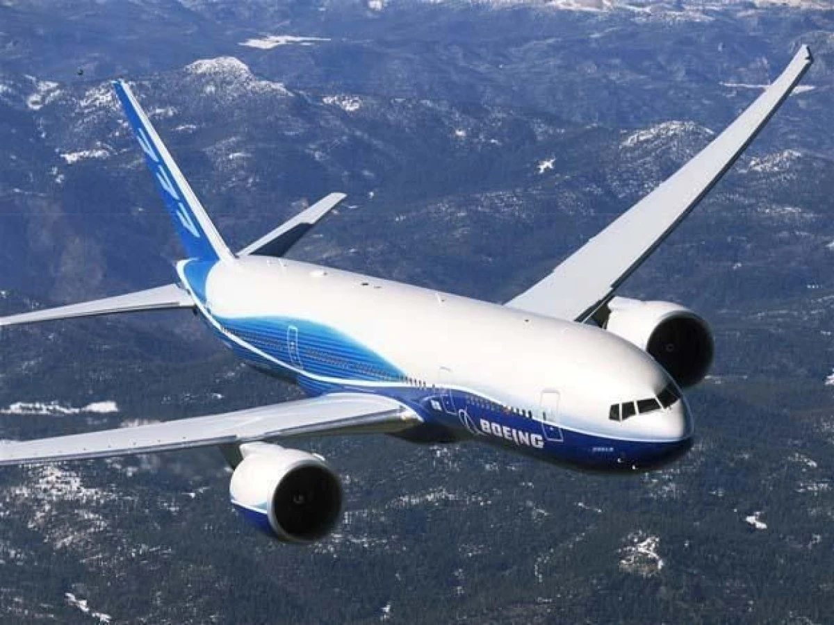 DIN CULISELE ZBORULUI CU AVIONUL