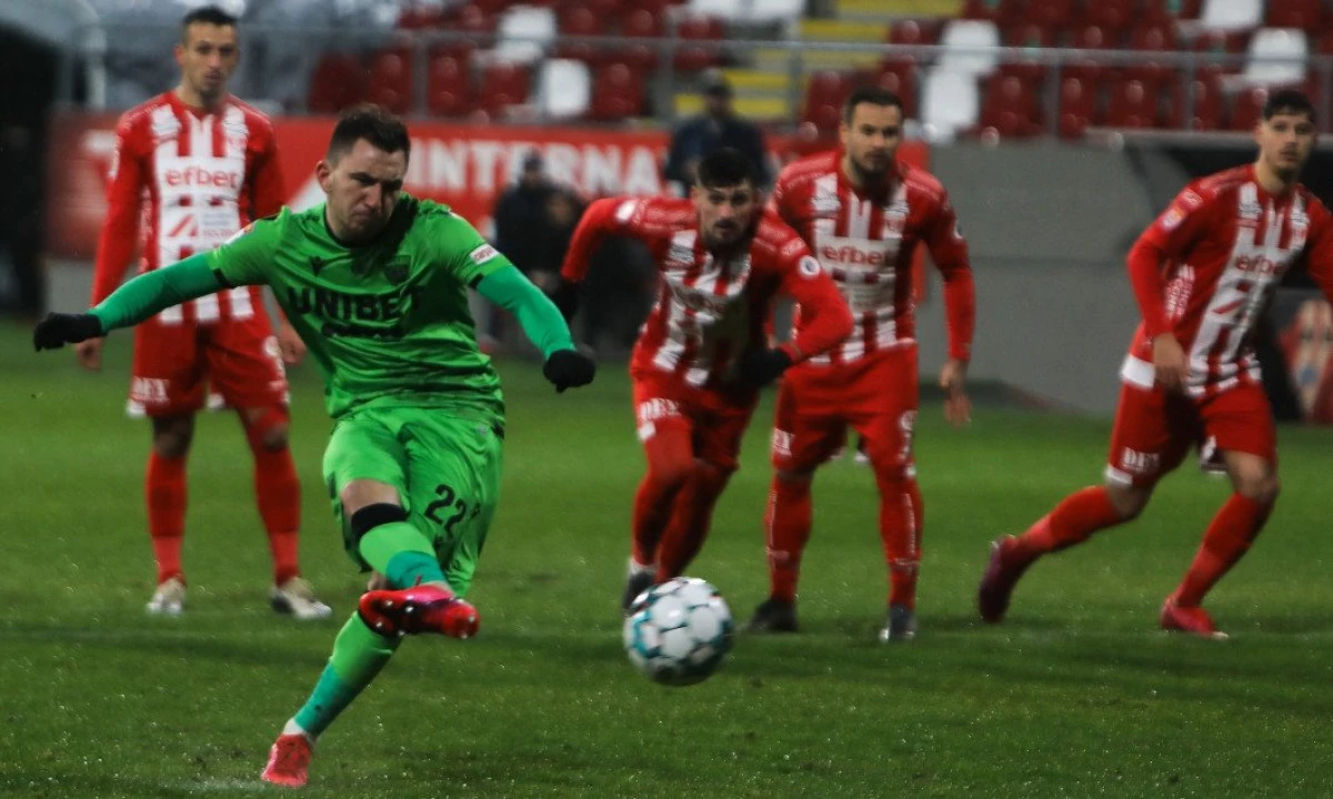 Dinamo a fost îngrozită şi ea de gazonul de la Arad, iar Sorescu răsuceşte cuţitul în rana utiştilor