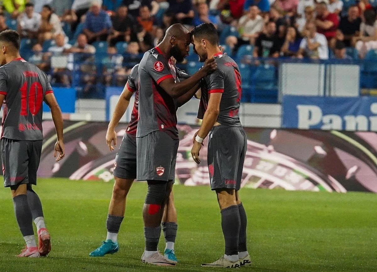 Dinamo a ratat șansa de a urca pe podiumul SuperLigii, UTA ține aproape de zona play-off!