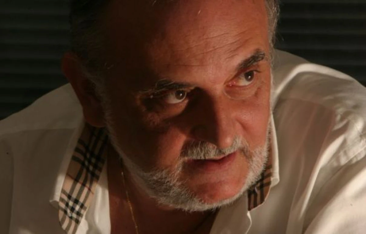 DINU PATRICIU A FOST INMORMANTAT LA BELLU, IN PREZENTA A 100 DE PERSOANE