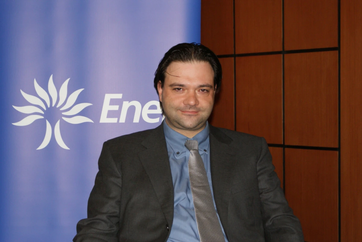DIRECTORUL ENEL S-A SINUCIS. MATTEO CASSANI S-A ARUNCAT DE PE CLADIREA COMPANIEI ENEL!