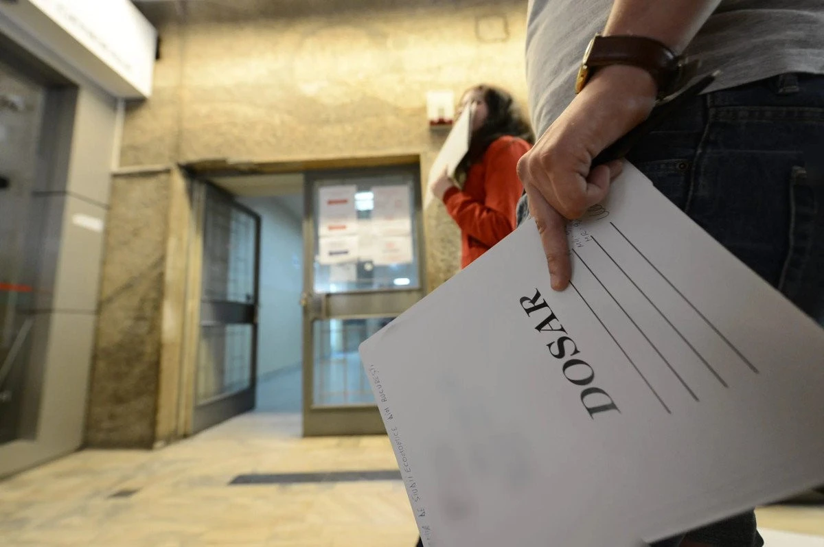 Dispare dosarul cu şină. Instituțiile nu mai au voie să ceară românilor nici copii ale actelor