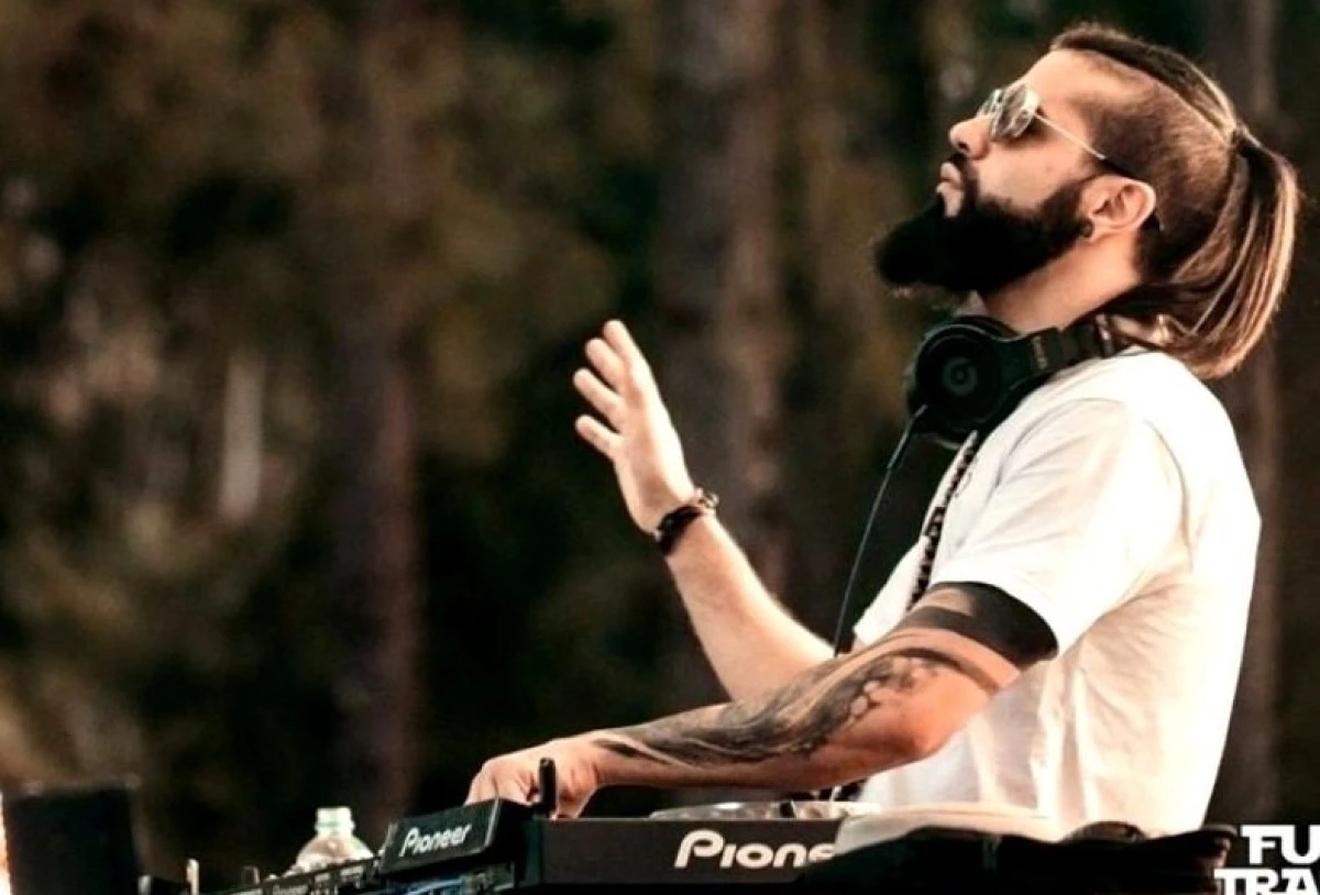 DJ celebru, omorât de acoperișul scenei pe care se afla