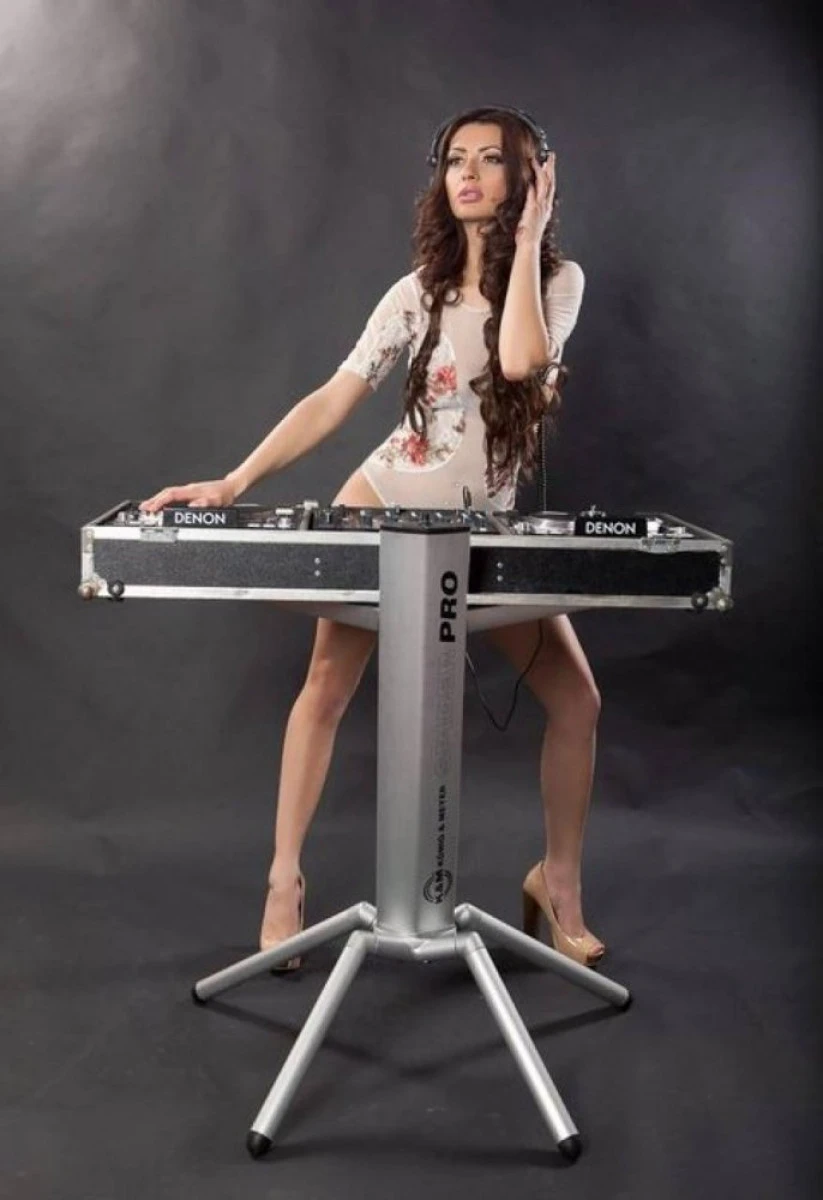 DJ HARRA MIXEAZĂ LA FINALA CUPEI LIGII