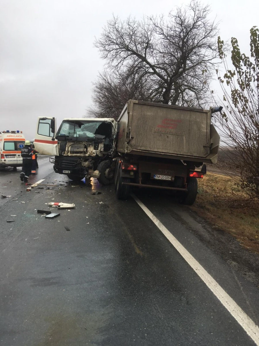 DN7 este blocat la Păuliș, în urma unui accident rutier