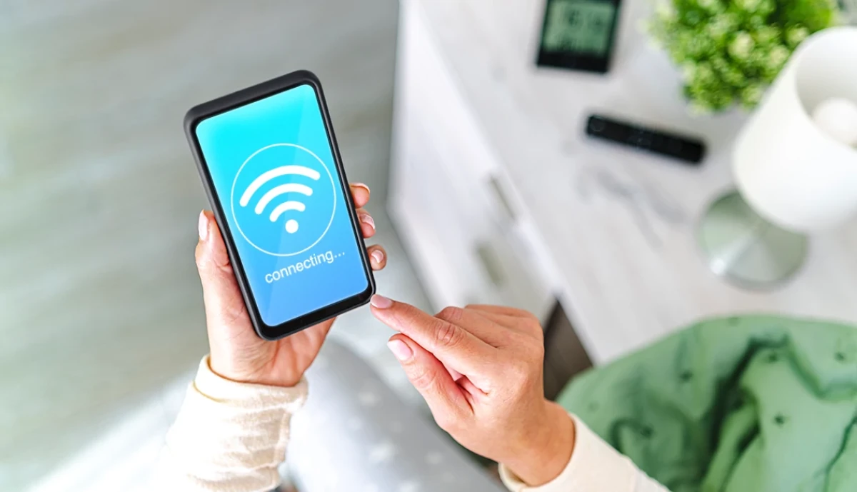 DNSC avertizează: Conectarea la rețele Wi-Fi gratuite din aeroporturi, hoteluri, cafenele poate expune datele personale