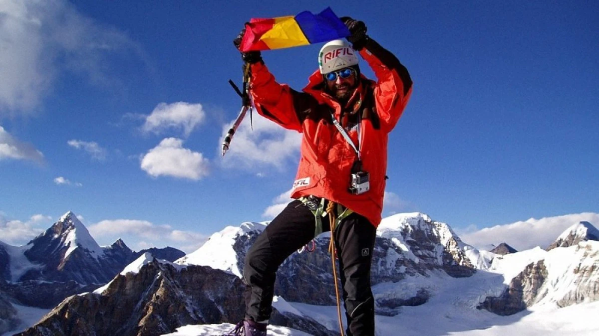 Doi alpiniști români vor încerca o premieră mondială, într-o expediție în munții Kum Lun