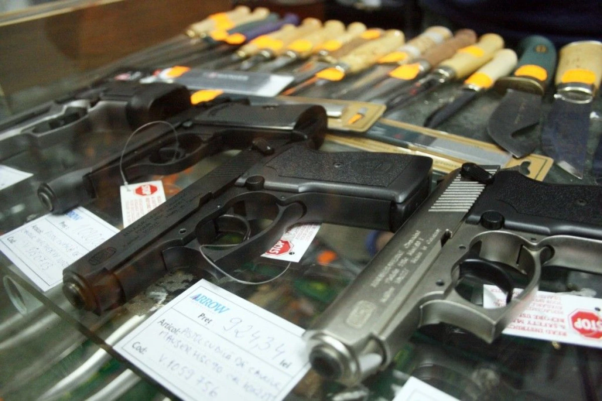 Doi arădeni, prinși cu arme și muniție deținute ilegal