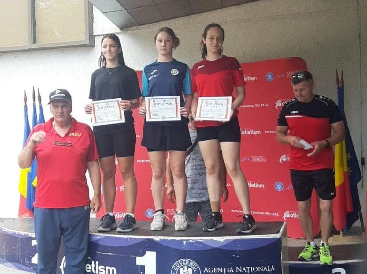 Doi atleți arădeni au urcat pe podiumul național școlar: Briana Szabo a luat aur, iar Raul Lauric bronz!