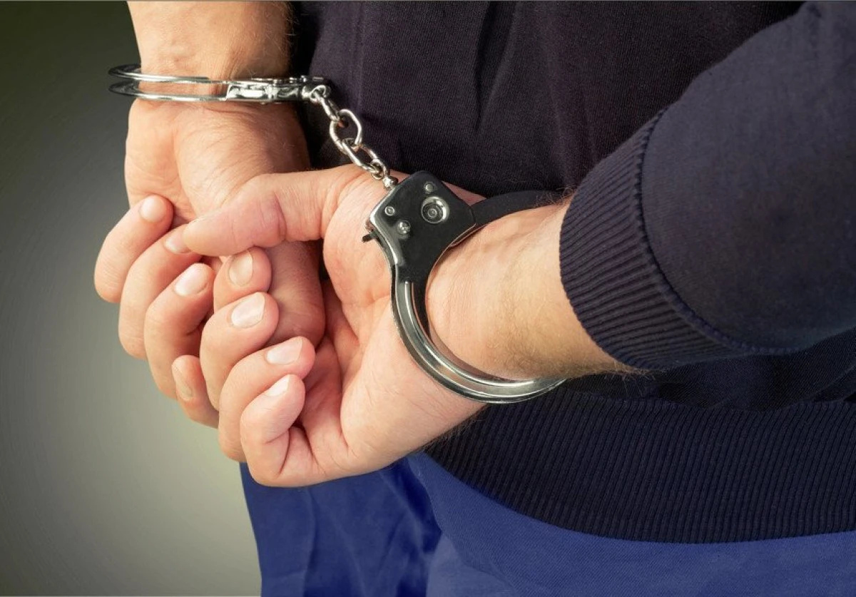 Doi bărbați din Arad și Pâncota, reținuți după ce și-au agresat partenerele