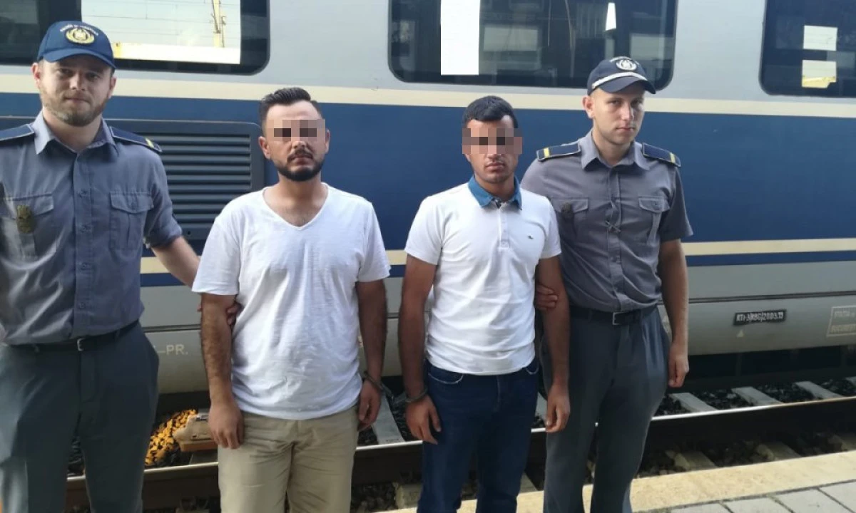Doi cetățeni din Irak cu documente grecești false, prinși de poliţiştii de frontieră din Curtici