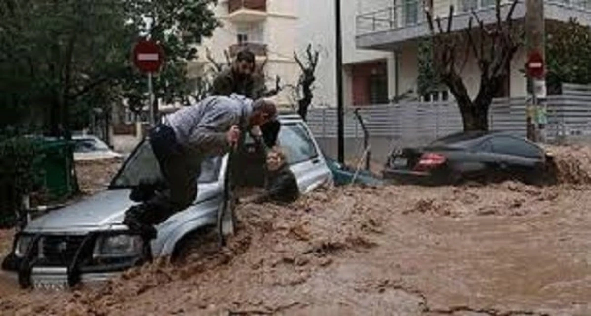 Doi cetățeni români, o femeie și un băiat de 8 ani, au murit în timpul furtunii din Halkidiki