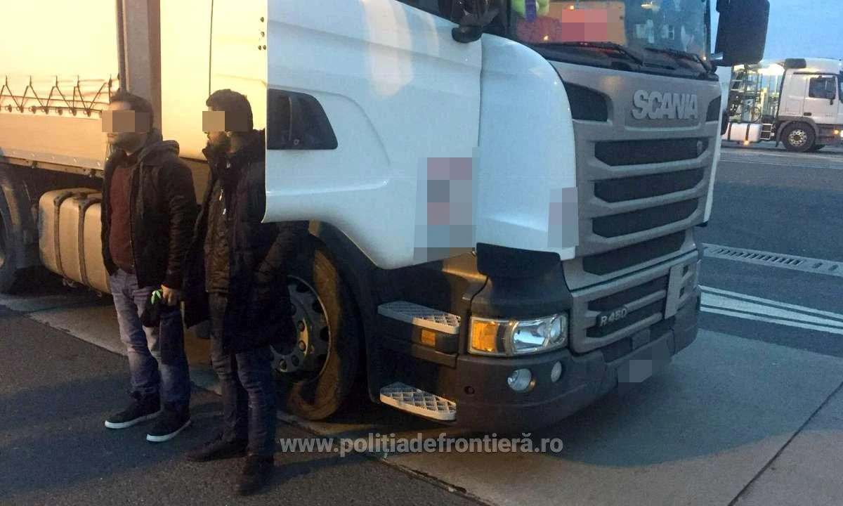 Doi cetățeni străini, ascunși în cabina unui automarfar, depistaţi la Nădlac