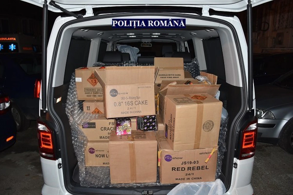 Doi clujeni, prinși în Arad transportând ilegal peste o tonă de petarde