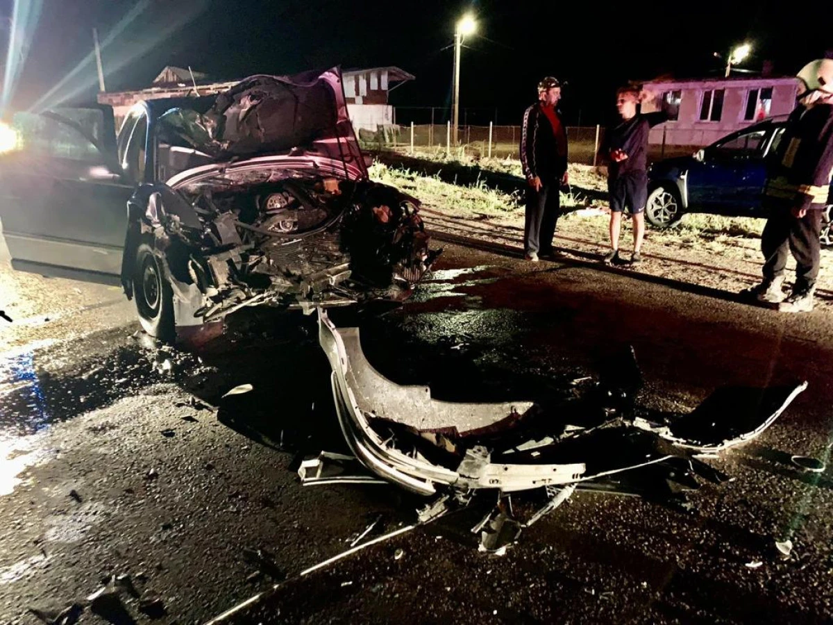 Doi copii și trei adulți, implicați într-un accident înfiorător la Sântana